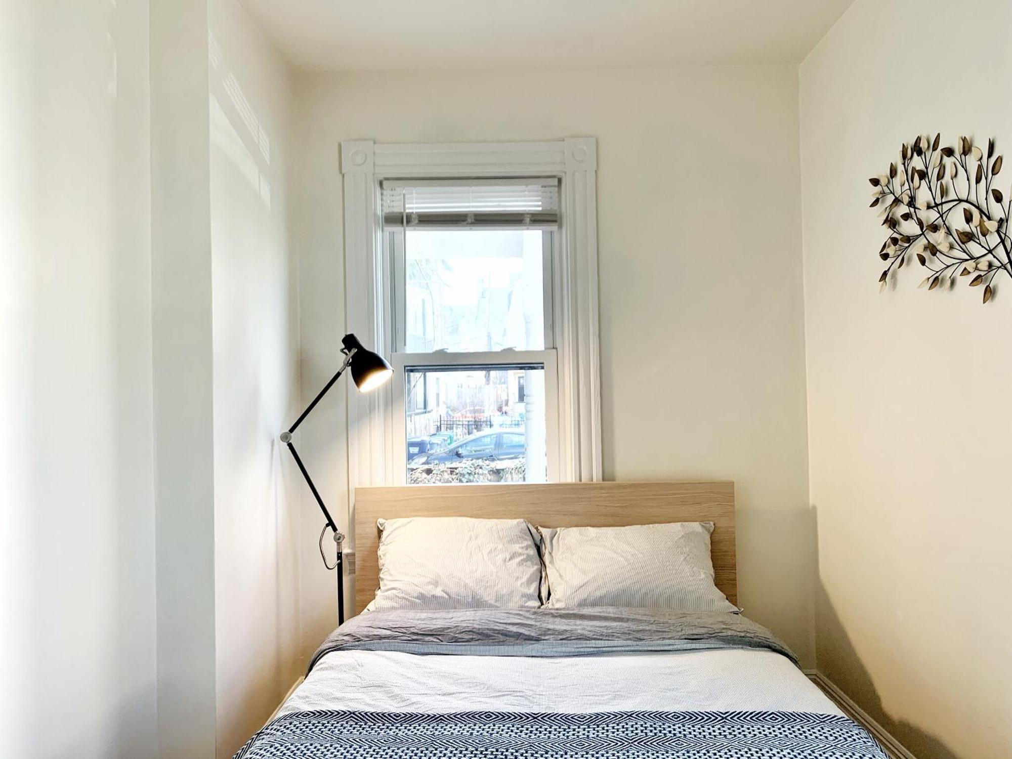 Location At Harvard University! 4 Bedroom Apartment! Two Units Available! Apartamento